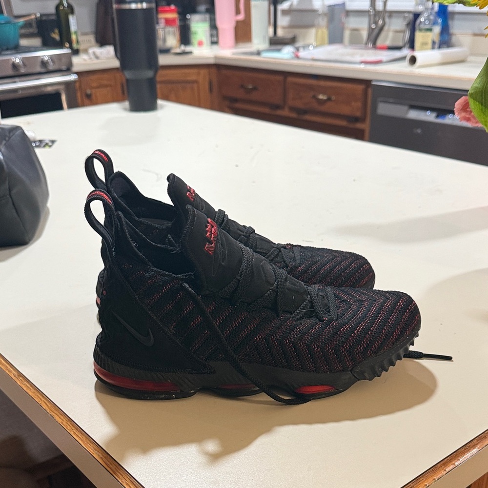 LeBron 16’s red and black